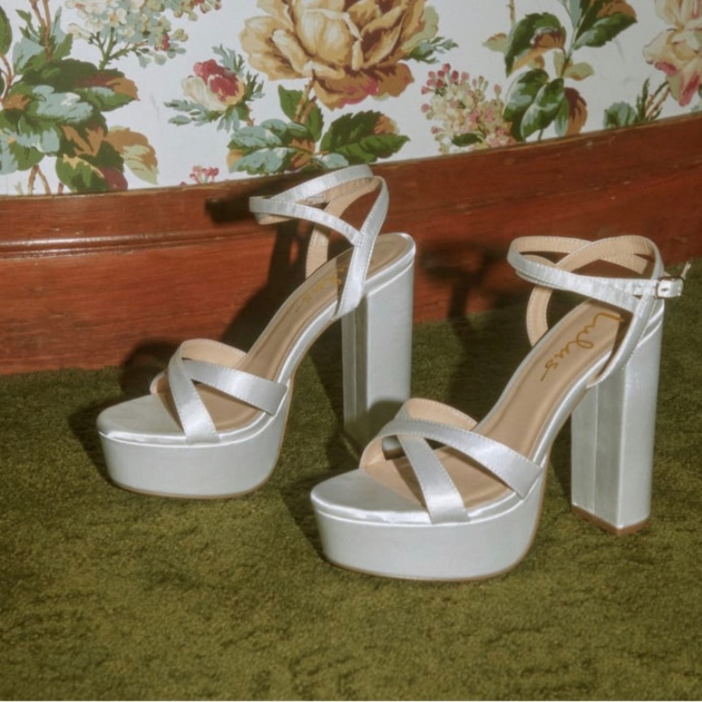 Lulus Maisiee White Satin Platform High Heels *NEW* size 11